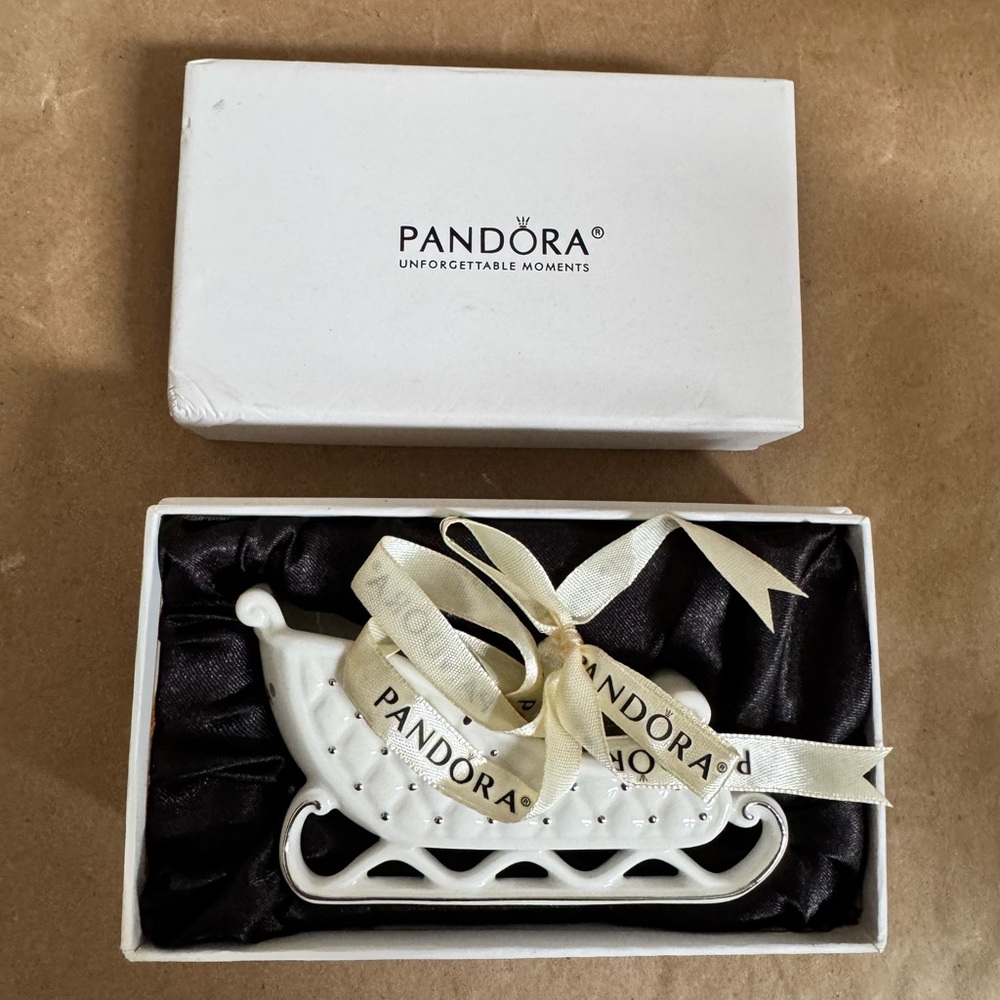 2014 Pandora Christmas Sleigh Limited Edition Ornament with Box.